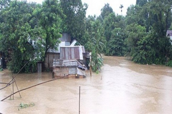 Flood-hit battle hungers: vent their ire on Manik Sarkar government